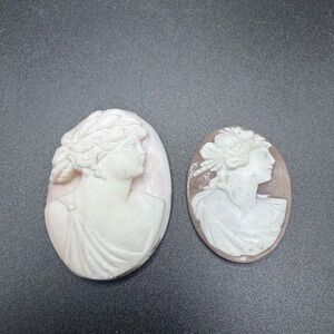 Elegant Cameo Set - White and Cream